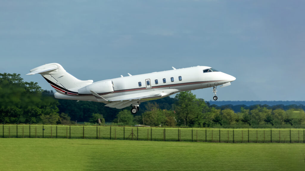 bombardier challenger take off 350