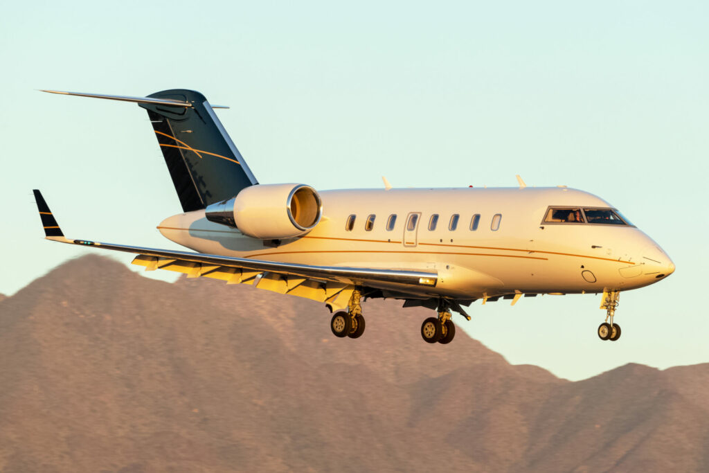 challenger 605 flying in air private jet hire